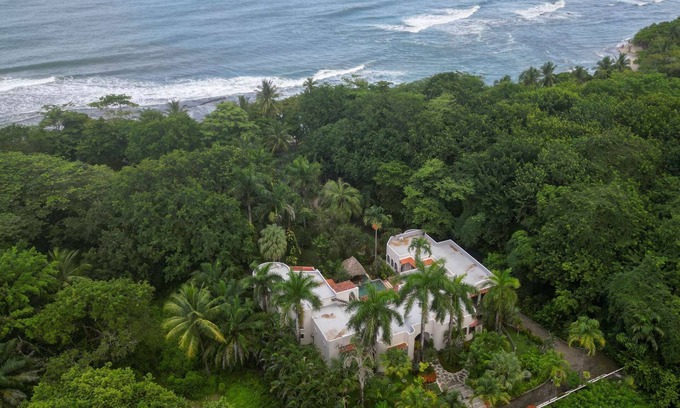 Mal Pais Villa | OCEANA ~ Beachfront luxury Villa ~ 4 Bedrooms ~ Vacation at the beach !