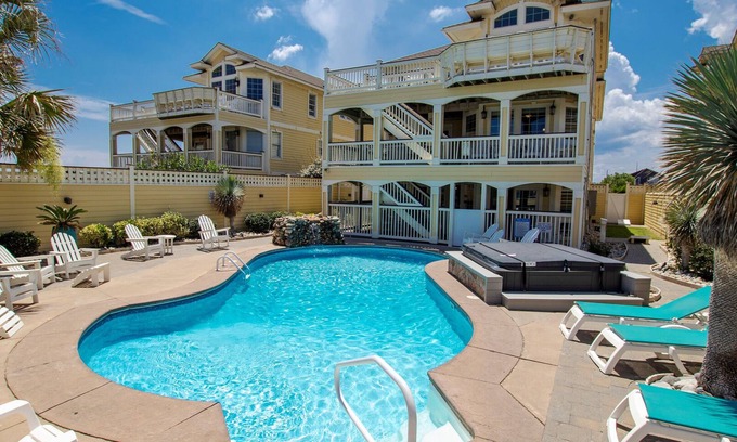 Kill Devil Hills House | OCEANFRONT, 11 BRs, Pool, Theater Rm, Elev, Game Rm, KD2, Grande Luxxe