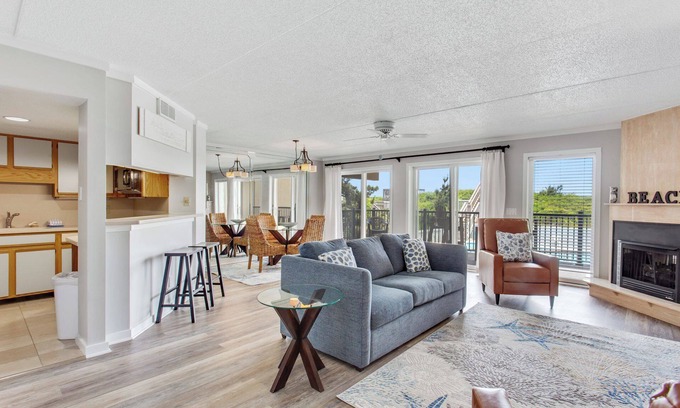 Nags Head Condo | Oceanfront 2BR condo: pool, Jacuzzi & oceanfront