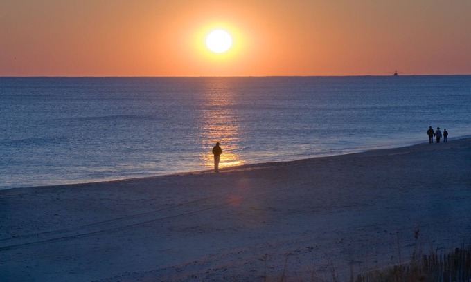 Pine Knoll Shores Condo | Oceanfront 4BR/4BA Multilevel Condo with Pool & Wifi