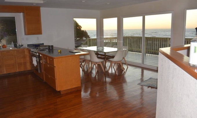 Moss Beach House | Oceanfront 5-bedroom vacation home just 25 minutes from San Francisco Bay