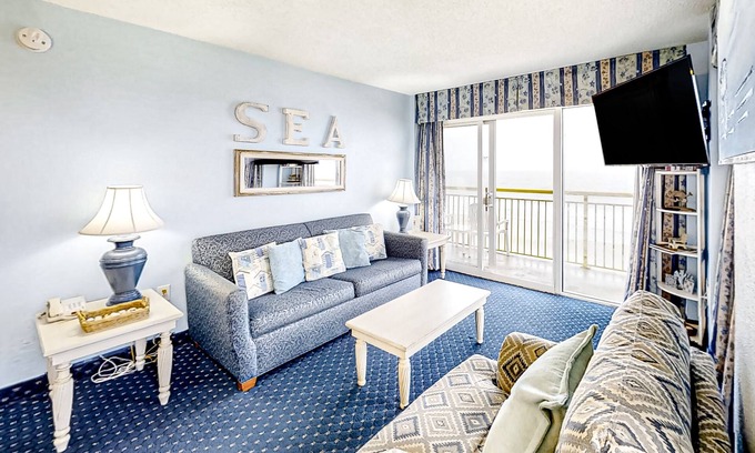 Crescent Beach Condo | Oceanfront, 6th-floor condo with balcony, W/D, & AC - pools, hot tub, & gym