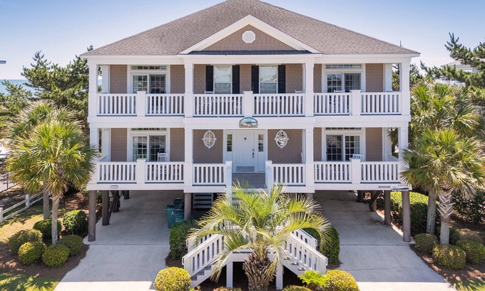 Murrells Inlet House | Oceanfront 7 BR Beach House with a Private Pool! Crown Jewel