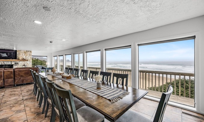 Lincoln Beach House | Oceanfront, 8 Bedrooms! | Azul Jewel