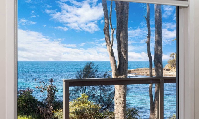 Lilli Pilli House | Oceanfront Beauty | Lilli Pilli, Pet-Friendly,WiFi