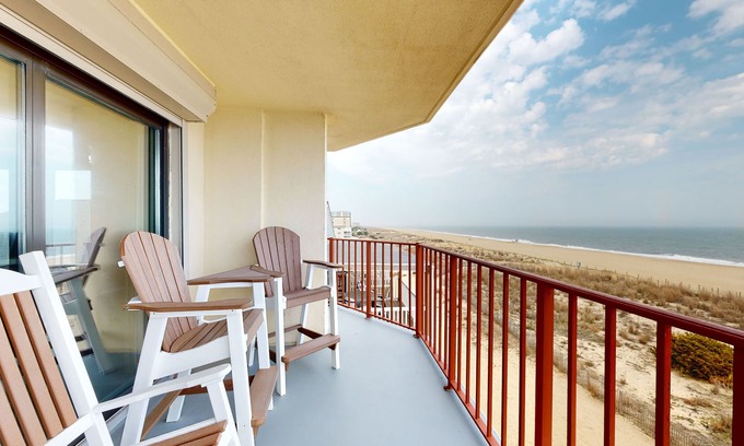 North Ocean City Condo | Oceanfront Condo w/Gorgeous View, 2 Balconies, AC, Laundry & Shared Pool