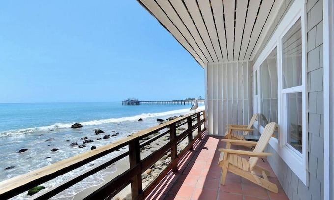 Eastern Malibu Apartment | Oceanfront Cottage On Sandy Carbon Beach – Pelican