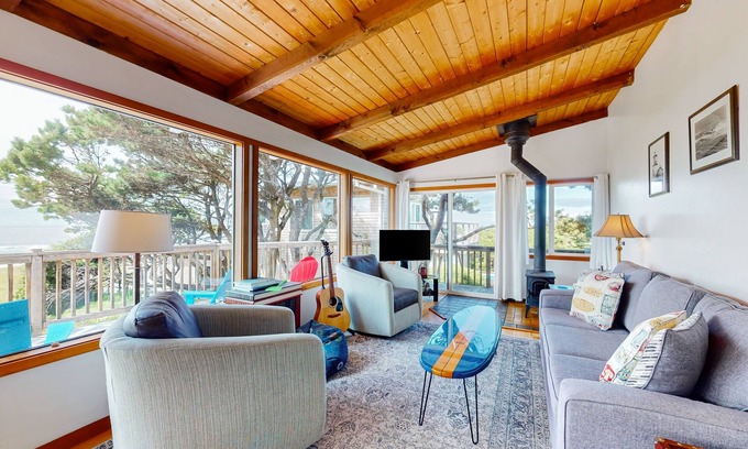 Cape Meares Cottage | Oceanfront cottage with hot tub, beach access, fireplace & WiFi - Dog-friendly