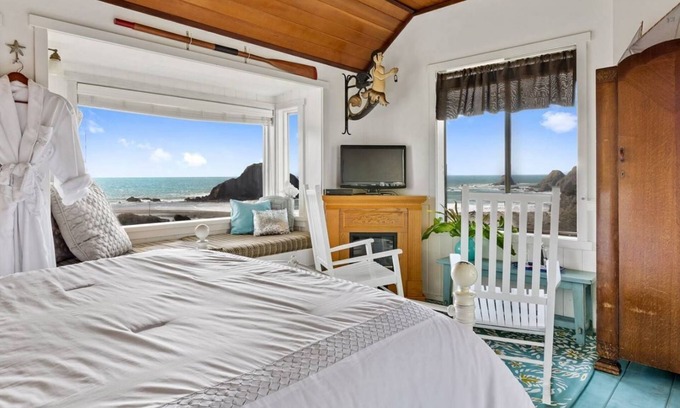 Elk Cottage | Oceanfront Cottage with Beach Access on Spectacular Mendocino Coast