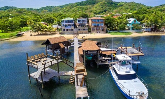 Antoneys Cay House | Oceanfront! Diving, Snorkeling, Kayaking on site. Turtle Casa GAMING SUITE