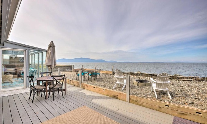 Ferndale House | Oceanfront Ferndale Oasis with Fire Pit, Grill!