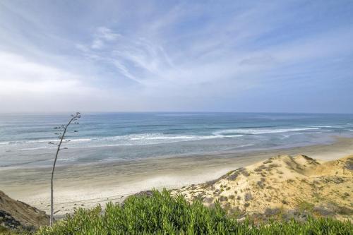 Solana Beach Apartment | Oceanfront Fully Remodeled 2BR 2BA, Pool, Hot Tub, Gated Parking