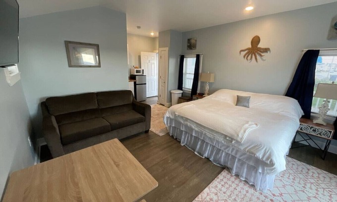 Hampton Apartment | * *Oceanfront | Hampton Beach | Pet Friendly* *