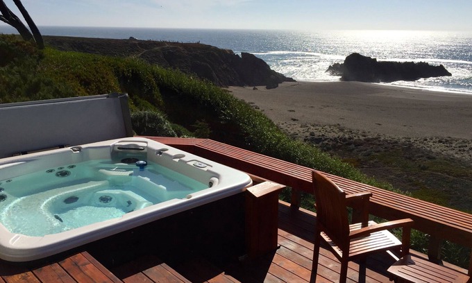 Bodega Bay Cottage | Oceanfront - Hot Tub - Newly Remodeled Cottage