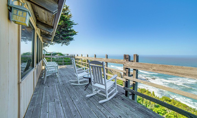 Manchester House | Oceanfront Irish Beach Home: Private Beach Access!