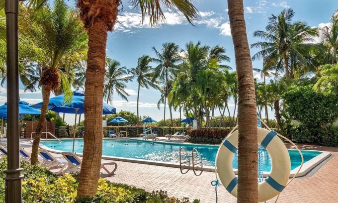 Mid Beach Hotel | Oceanfront Miami Beach Unit with Outdoor Pool | Beach Access | 4 units