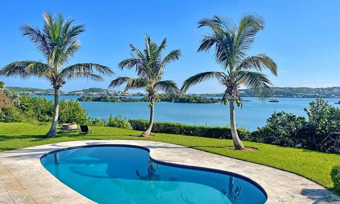 Bermuda Apartment | “Oceanfront Paradise Property: access to pool, ocean and Complimentary Kayaks”
