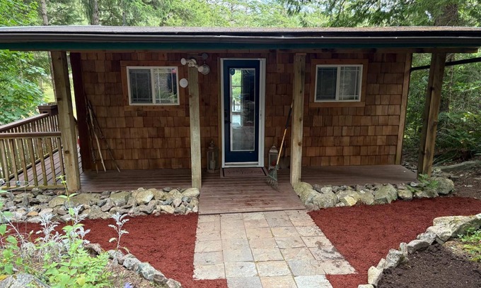 Madeira Park Cabin | Oceanfront Private Peaceful Cabin on an Acre