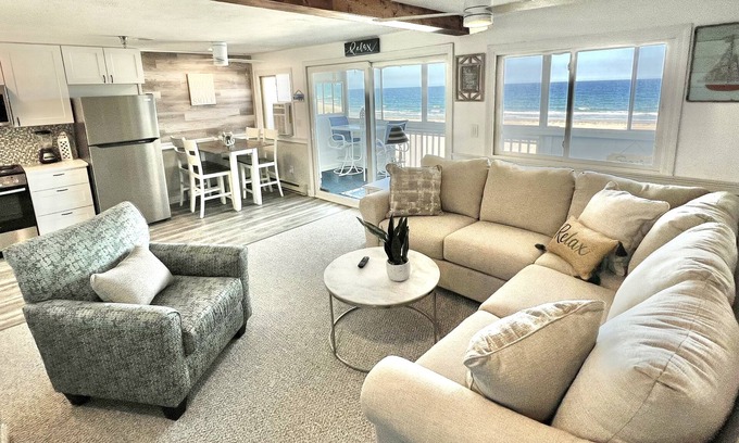 Hampton Condo | Oceanfront, private porch,unobstructed amazing panoramic views of Atlantic Ocean