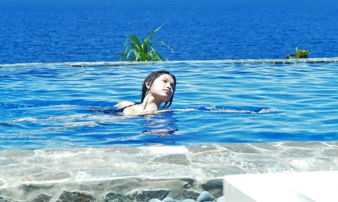 Dauis Villa | Oceanfront Spanish Villa - FREE Starlink Wi-Fi