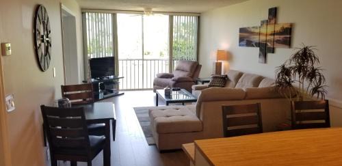 Fort Pierce Apartment | Oceanfront Tropical Paradise