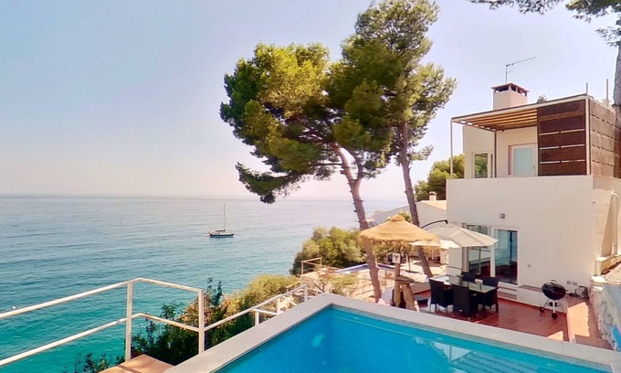 Almunecar House | OCEANFRONT VILLA "Mare Cubum" panoramic views, extreme location, pool, climate!