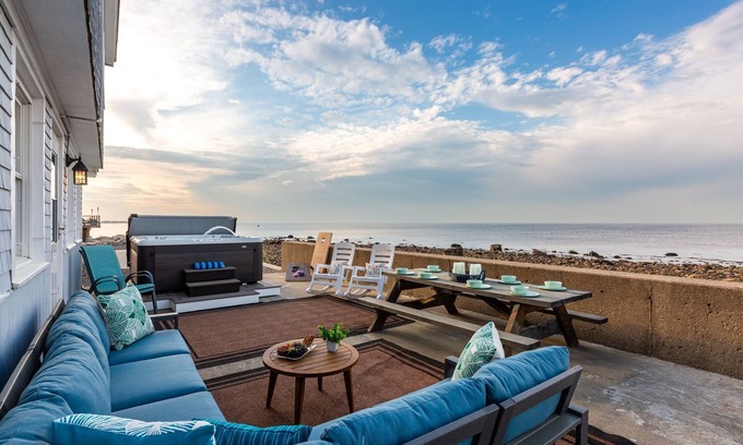 Scituate House | Oceanfront w/Amazing Views! Hottub! Location!