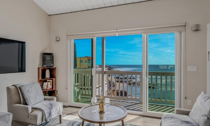 Ocean Beach Condo | Oceanfront with stunning views.