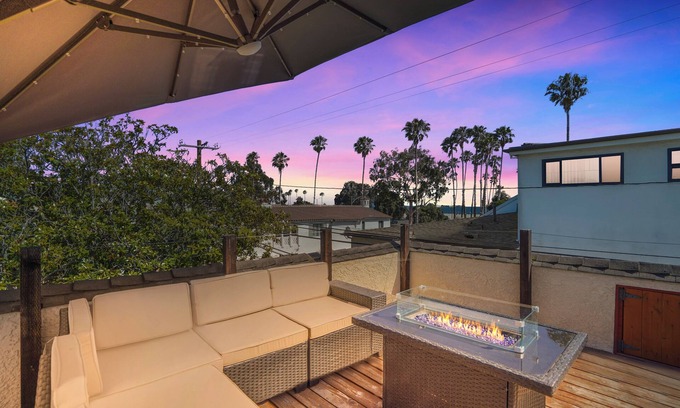 Belmont Shore House | Oceanpark Oasis, Ocean View Balcony, 3 BD, King Bed, 5 Min Walk to Beach, Arcade