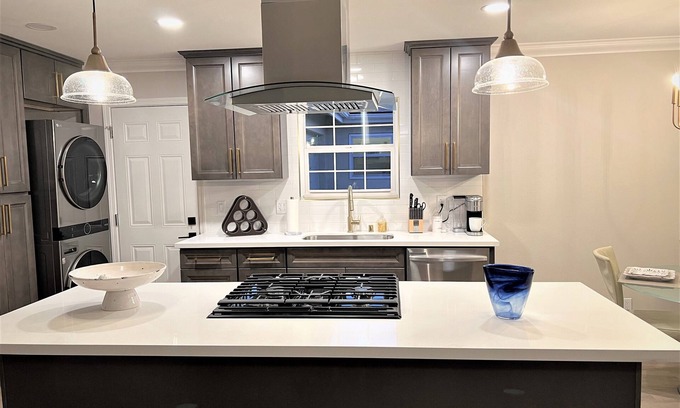 Mira Costa House | Oceanside beauty just 5 miles to the beach