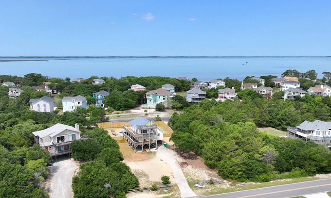 Whalehead Beach House | Oceanside, close to beach & shopping! WC904, What's Up Beaches