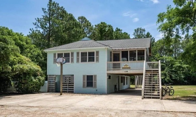 Corolla Village House | Oceanside/Walk2Beach/HeatedPool/Hot Tub/Pool Table