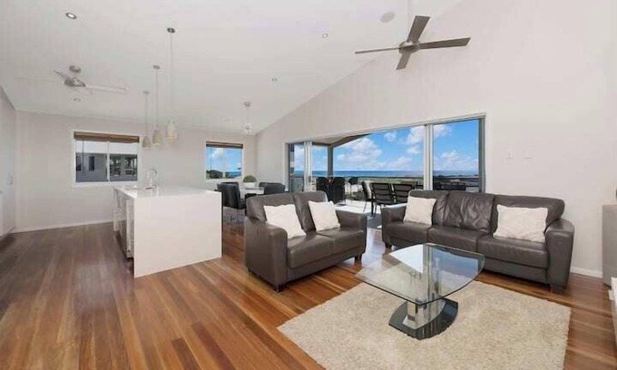 Bushland Beach House | Oceanview Luxe | 6BR Escape