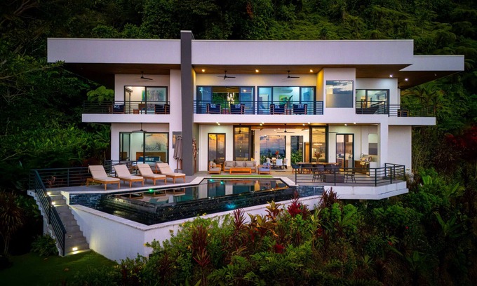 Uvita House | Oceanview Luxury Villa: 4 King Suites, Infinity Pool, Jacuzzi & Sunset Views