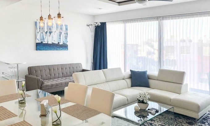 Centro Condo | Oceanview Rooftop Pool | Steps to 5th Ave & Beach