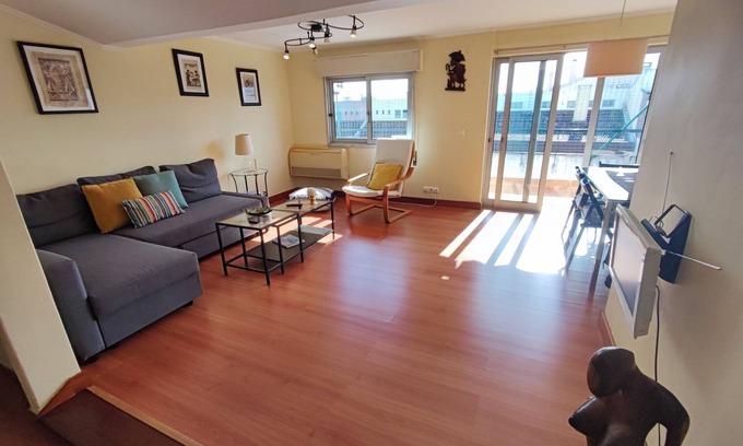 Paco De Arcos Apartment | Oeiras, 2 bedroom apartment w/balcony and barbecue next to Parque dos Poetas