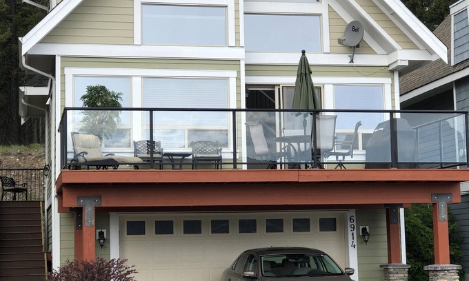 Central Okanagan Cottage | Off season rates. Fire table, steps to pool fantastic view! Aug 9-16 available