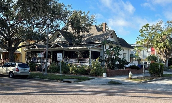 Historic Old Northeast Apartment | Off-street Parking - Walkable Downtown, Restaurants, Museums & Waterfront
