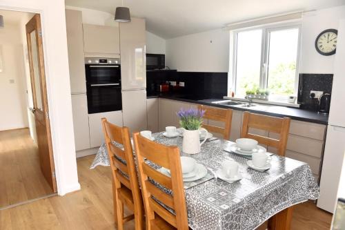 Aberporth Ski Chalet | Ogof Aberporth