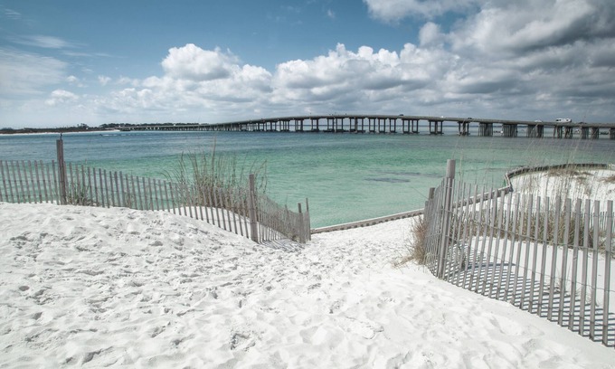 Fort Walton Beach House | Okaloosa Island Getaway-Steps to the beach!