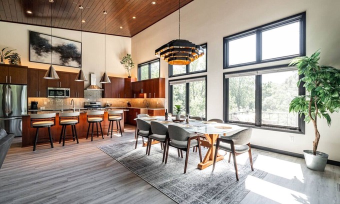 Okauchee Lake House | Okauchee Fairway: 4 BD | 4 BA