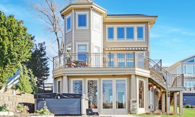 Okauchee House | Okauchee Lake Home: 4BR/4 BA | Hot Tub |Lake Toys & Pontoon Rental