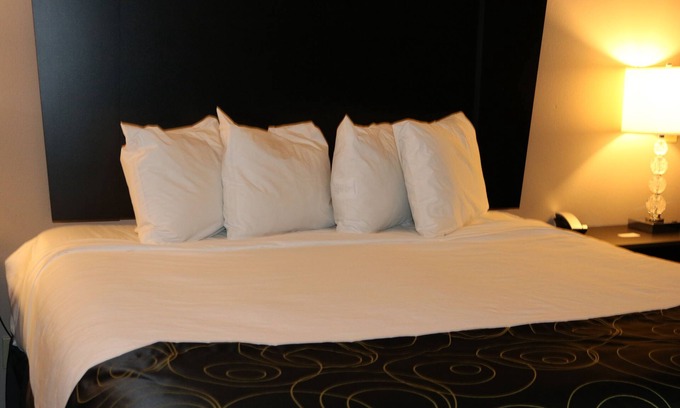 West Okoboji Hotel | Okoboji Inn & Suites
