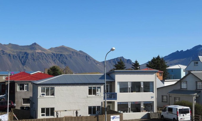 Hofn Bed & Breakfast | Old Airline Guesthouse