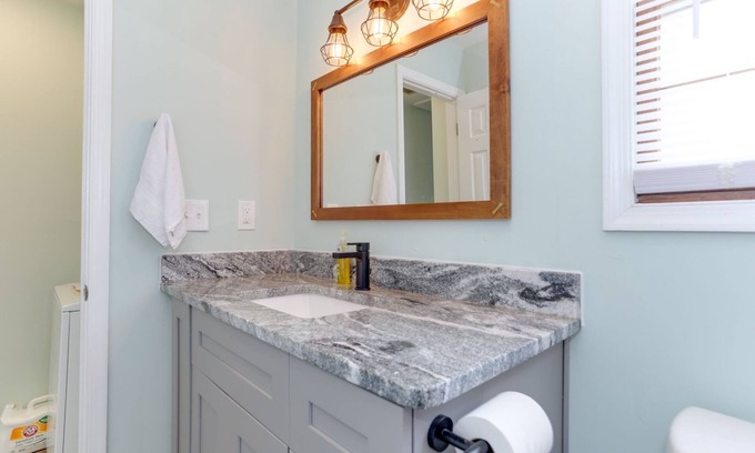Northeast Virginia Beach Condo | Old beach - 2.5 blocks to the oceanfront