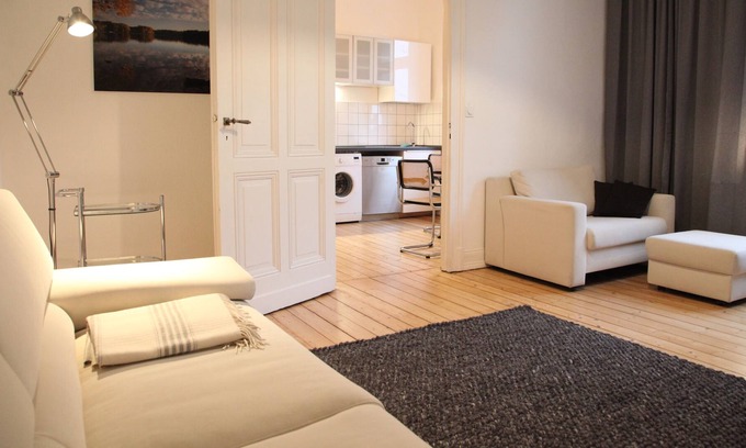 Neuehrenfeld Apartment | Old belly arms: Fully furnished 2.5 room apartment in Trendviertel