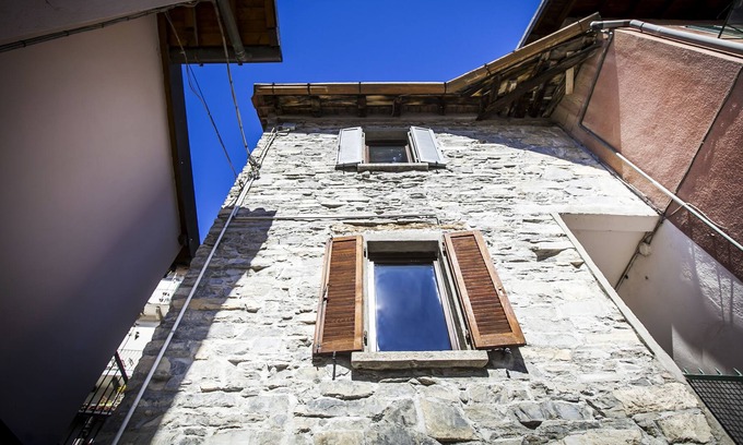 Moltrasio Apartment | Old Borgo