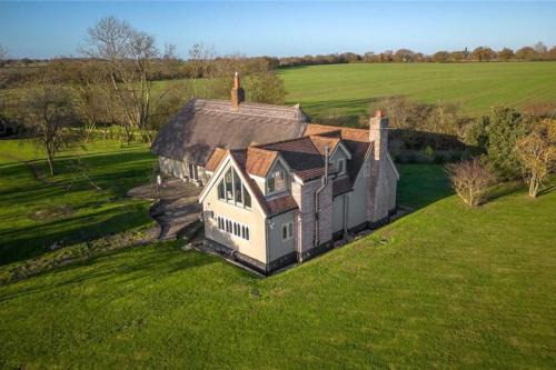 Great Saling House | Old Cottage - English Countryside Retreat