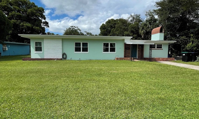 Azalea Park House | Old Florida Home w/Updates In Quiet Neighborhood