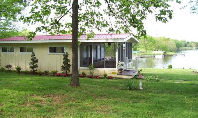 Lebanon Cabin | Old Hickory Lake's Moonlit Bay Honeymoon Cabin - 25 miles from Nashville
